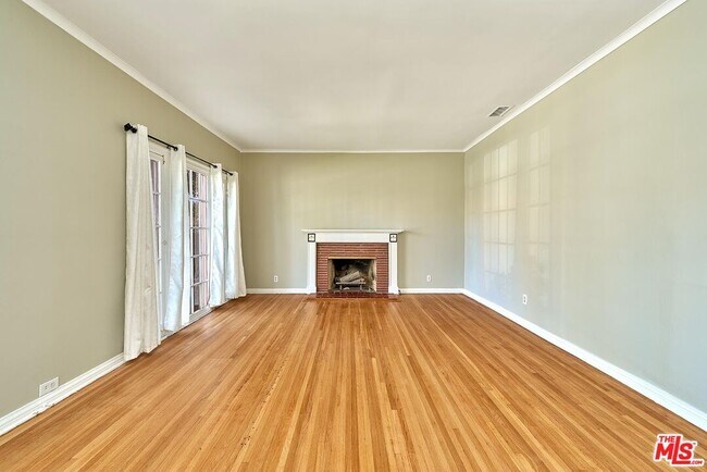Building Photo - 429 S Orange Dr