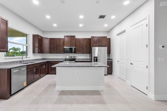 Building Photo - 5781 Lodgepole Ln