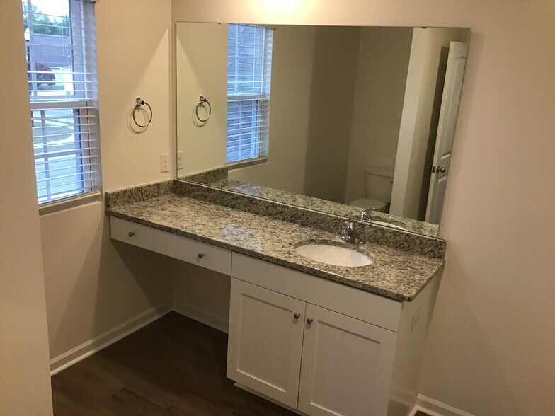 Building Photo - 1405 John Swann St