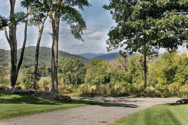 Building Photo - 49 Benton Hill Rd