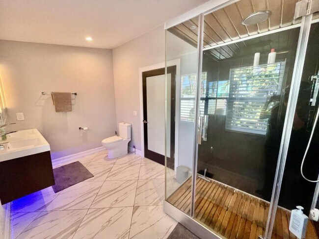 Building Photo - 505 Silver Beach Ave