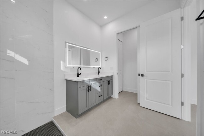 Building Photo - 1612 NW 9th Ave