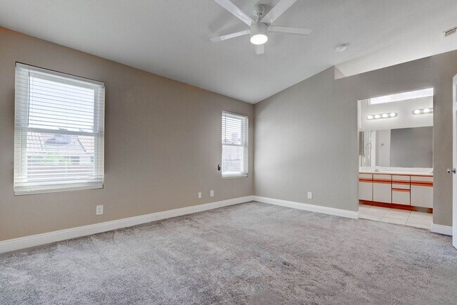 Building Photo - 26 Fantasia Ln