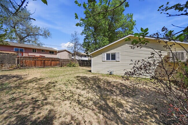 Building Photo - $1,990.95- 3 bed/1 bath Home in Berthoud with a large backyard