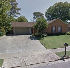 Building Photo - 2752 Satellite St