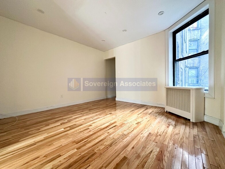 Building Photo - 526 W 161st St