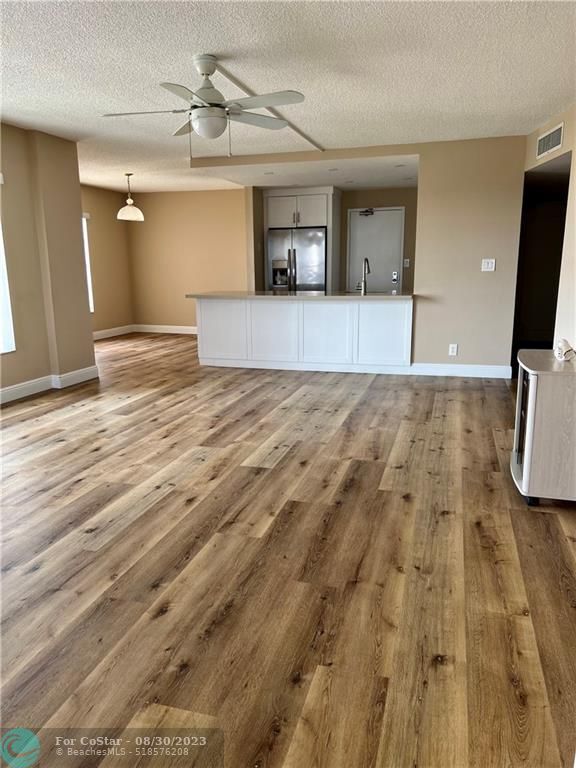 Building Photo - 10777 W Sample Rd