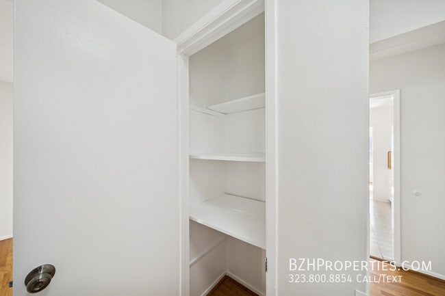 Building Photo - 1306 Havenhurst Dr