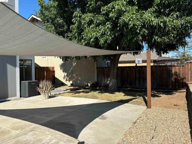 Building Photo - 239 Almondtree Ln