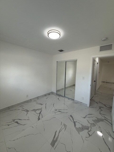 Building Photo - 5962