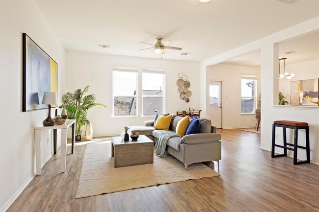 Building Photo - 217 Boxwood Dr