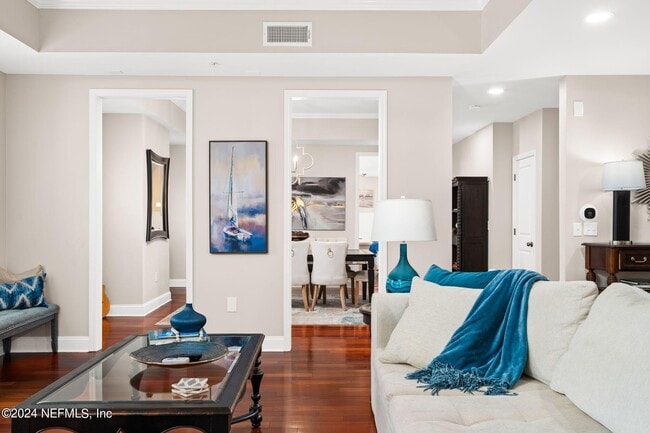 Building Photo - 400 E Bay St