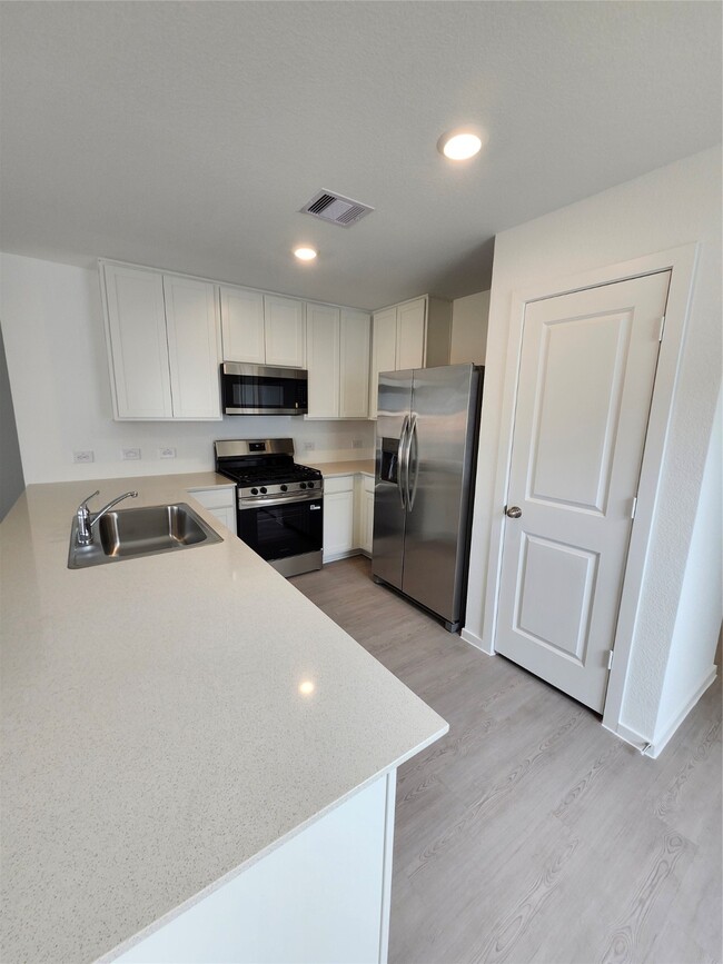 Building Photo - 12047 Noble Wood Vlg