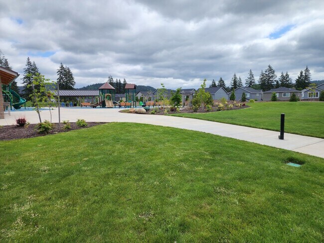 Building Photo - 3 bedroom Townhouse with Pool Access and Expansive Recreational Facilities