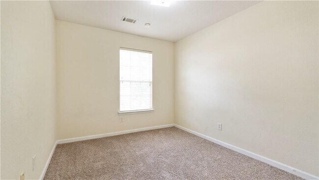 Building Photo - 290 Brookview Dr