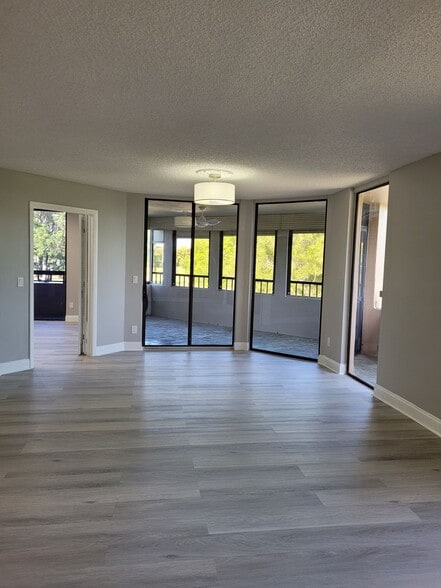 Building Photo - 4770 Fountains Dr S