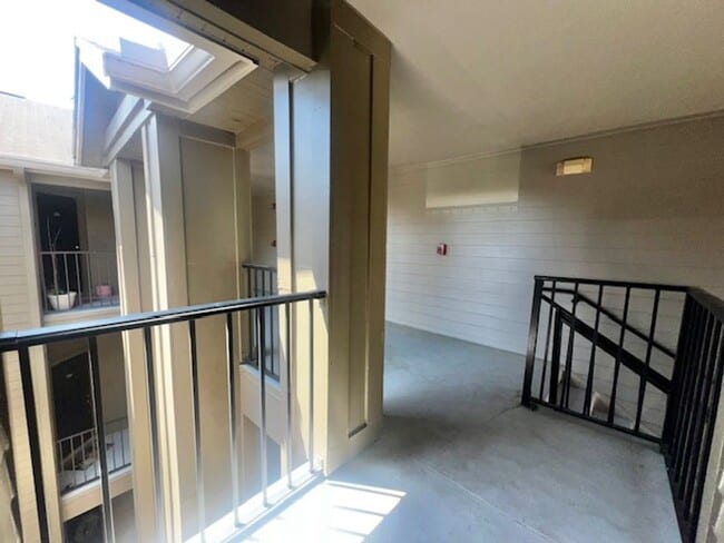 Building Photo - NEW-Remodeled bathroom & kitchen! NEW VINYL PLANK flooring & fresh paint! 2 bedroom 1 bath condo ...