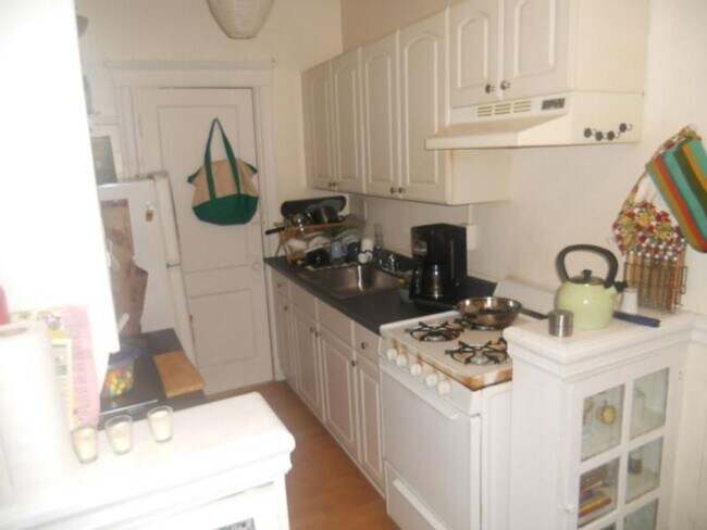 Building Photo - HOT ALLSTON LISTING!!!!