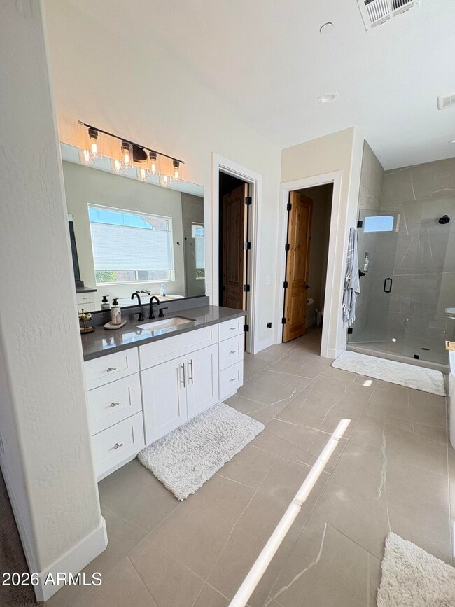 Building Photo - 6896 E Lomas Verdes Dr