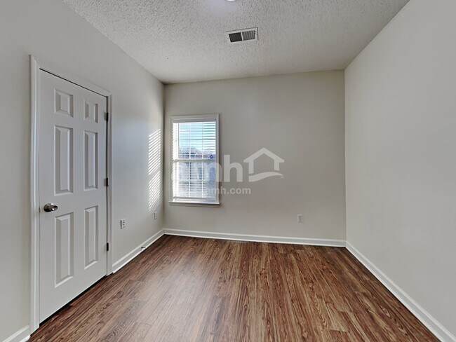 Building Photo - 8665 Eagle View Dr