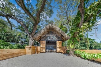 Building Photo - 1000 NW 9th Ct