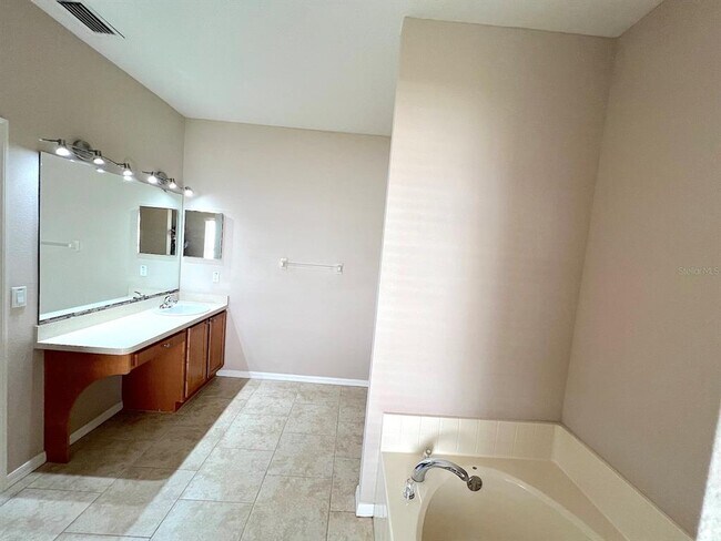 Building Photo - 7 Zither Ct