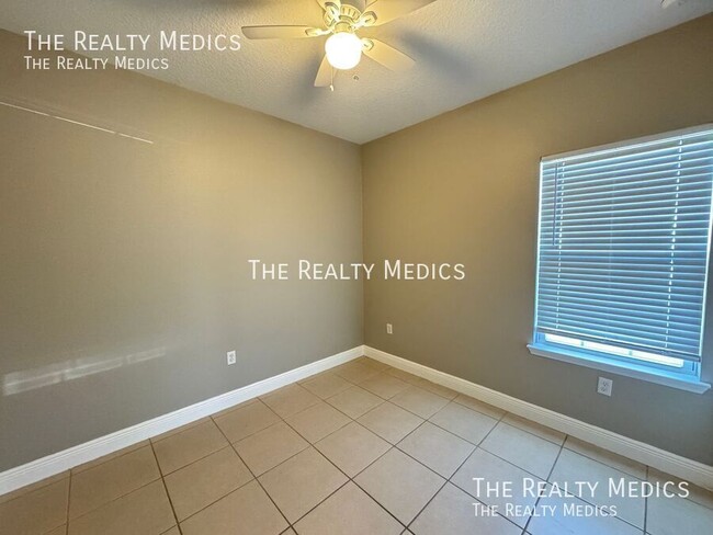 Building Photo - 765 Platypus Ct