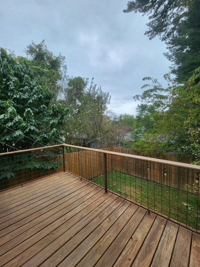 Building Photo - West Asheville Bungalow