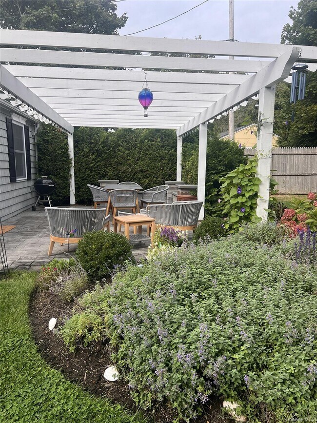 Building Photo - 49 Fanning Ave