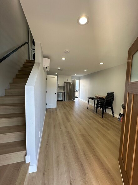 Building Photo - 826 Rose Ave