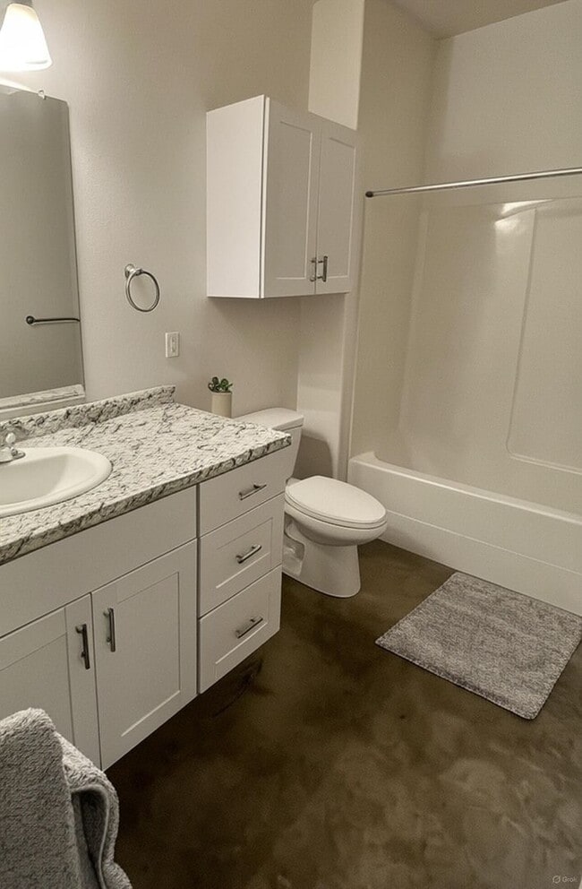 Building Photo - 3 Bedroom Unit in 4 Plex, close to Downtown Moses Lake!