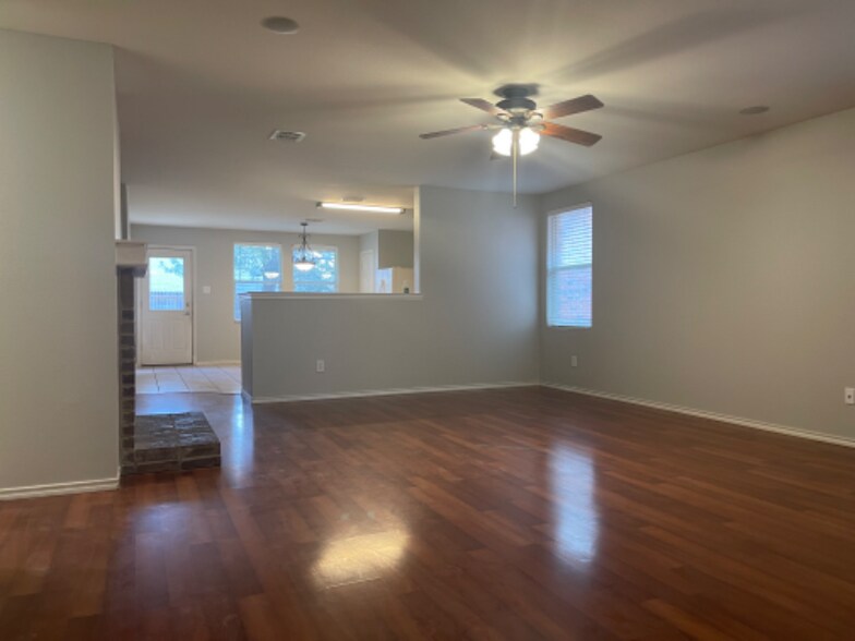 Building Photo - 12970 Vassar Dr