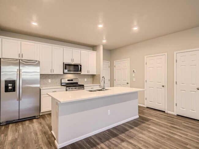 Building Photo - 12225 Creamery St