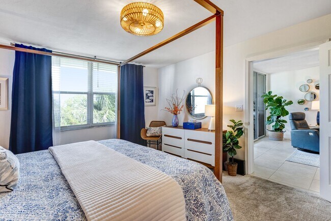 Building Photo - ** NAPLES COVE @ BAY FOREST ** 2 BED / 2 B...