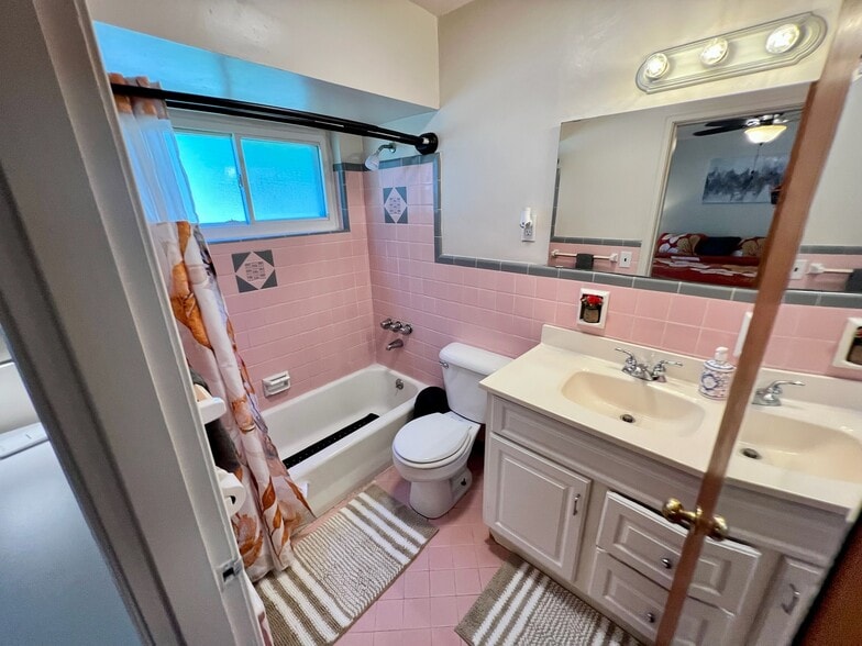 Building Photo - 758 Wilbud Dr