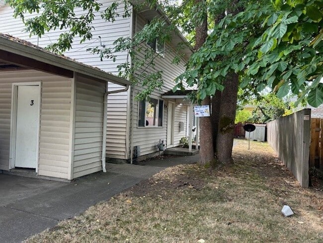 Building Photo - (894) 5th Ave Tri-Plex - 2 Bedroom / 1.5 Bathroom