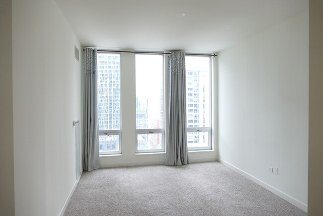 Building Photo - 1400 S Michigan Ave