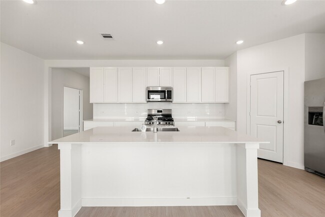 Building Photo - 13505 Harbor Pt Dr
