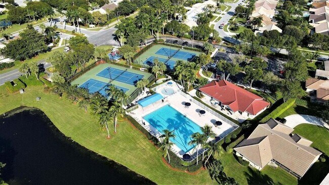 Building Photo - 6017 Newport Village Way