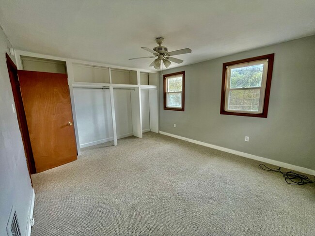 Building Photo - 2 Bed 2 Bath- Beaver Falls PA