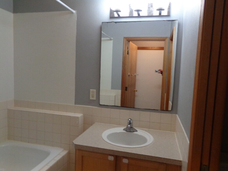 Building Photo - 9120 177th Ave NE