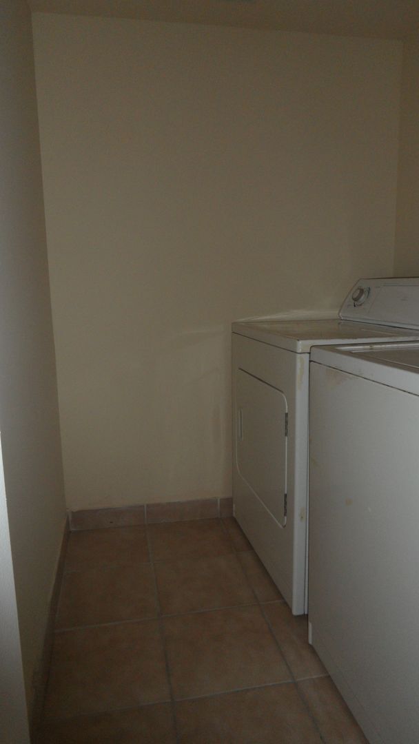 Building Photo - 2-Bed, 2-Bath Apartment with Balcony. Read...