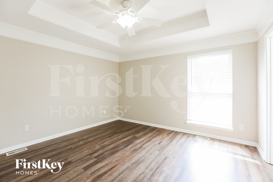 Building Photo - 7016 N Bristol Ave