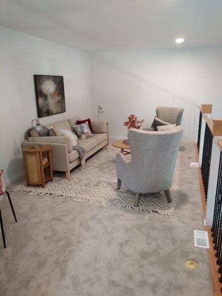 Building Photo - 2725 Pond Dr