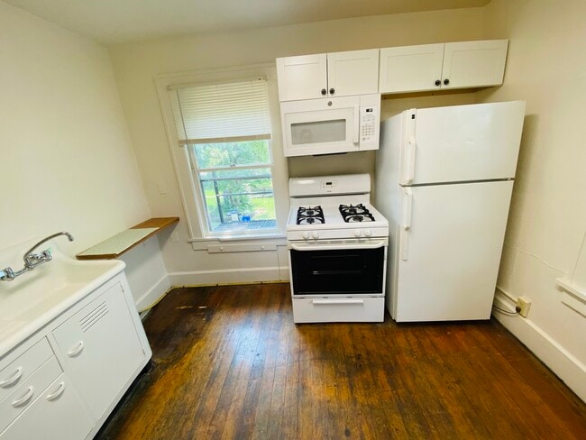 Building Photo - Private Room 714