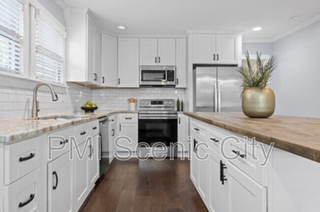 Building Photo - 3813 Pennsylvania Ave