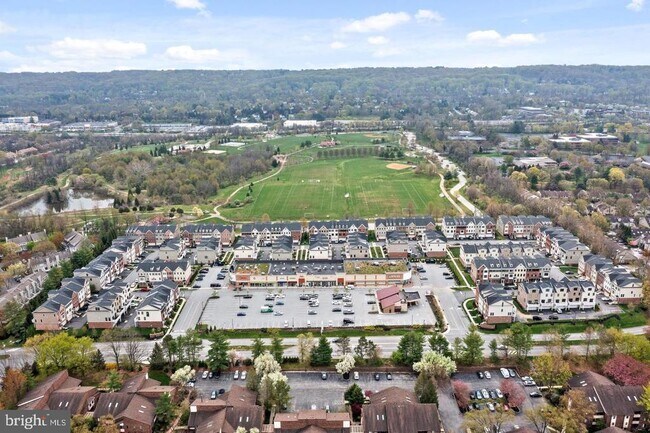 Building Photo - 196 Merrin Ln
