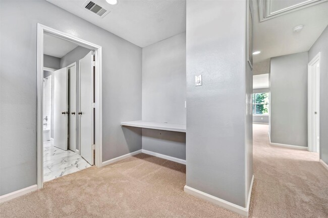 Building Photo - 22250 Queenbury Hills Dr