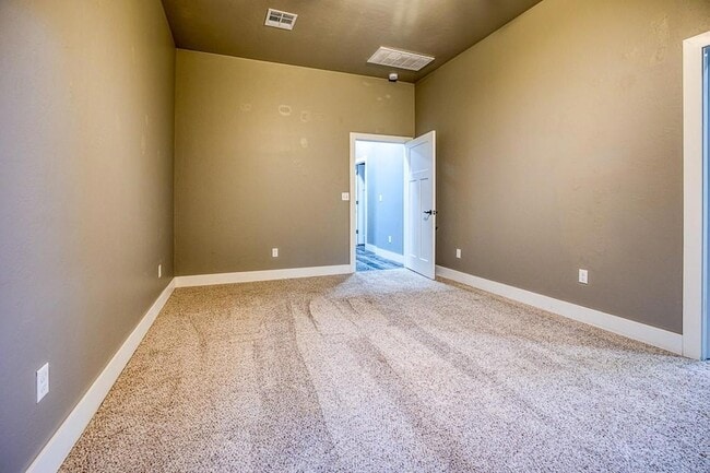 Building Photo - 807 Venice Ct