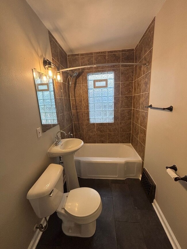 Building Photo - Charming 3-Bedroom in the Heart of Riverwest
